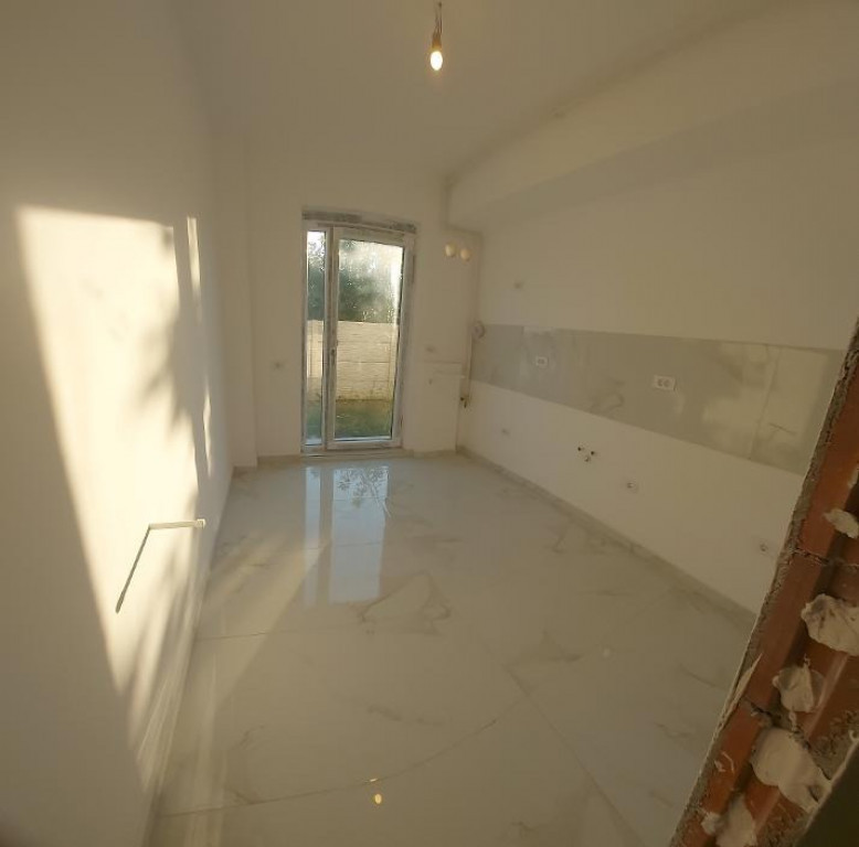 40 mp curte proprie si apartament decomandat 2 camere