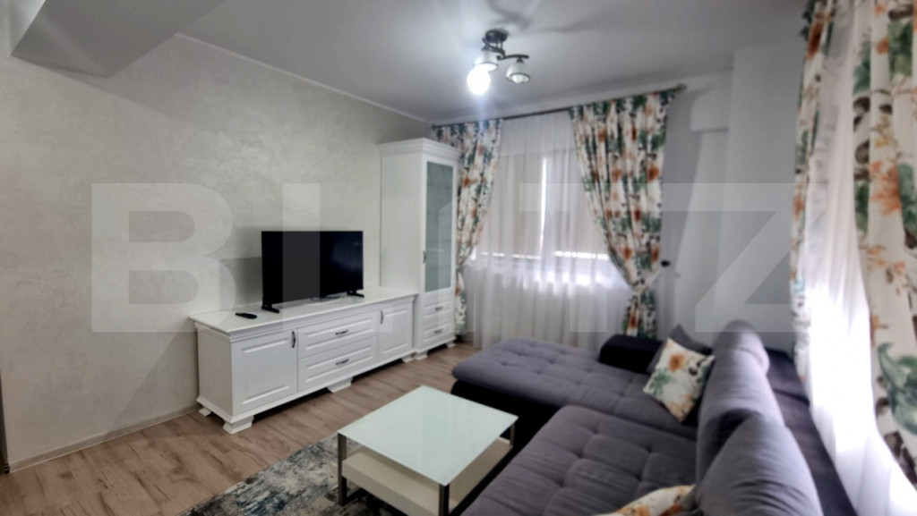 De inchiriat apartament 2 camere decomandat + loc de parcare
