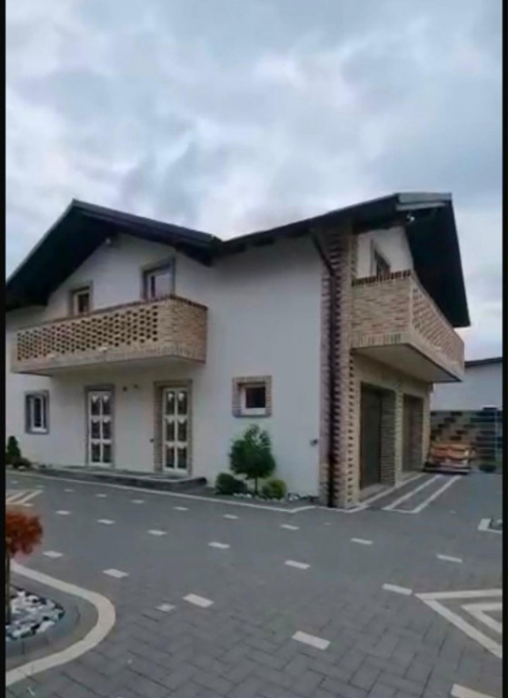 Casa moderna de inchiriat , Radauti