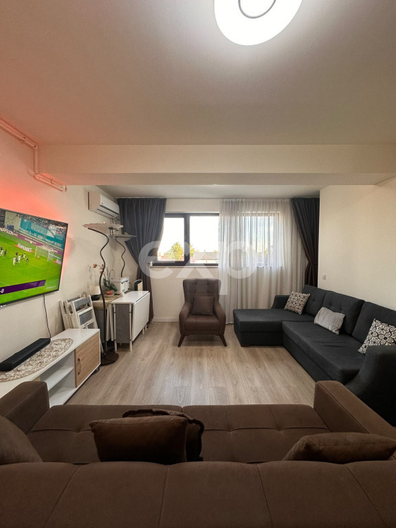 Vand apartament 3 camere in Otopeni, central