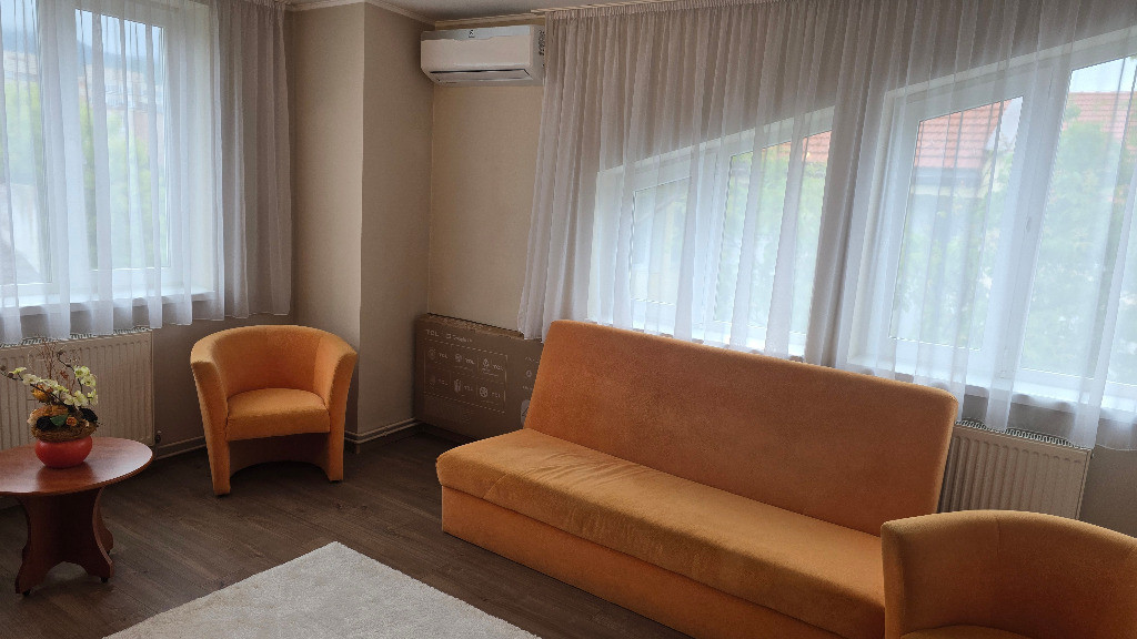 Inchiriez apartament 2 camere decomandat in Deva, zona Gojdu, etaj 2,