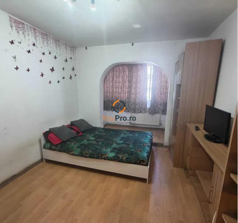Garsoniera Spatioasa cu Balcon Etaj Intermediar