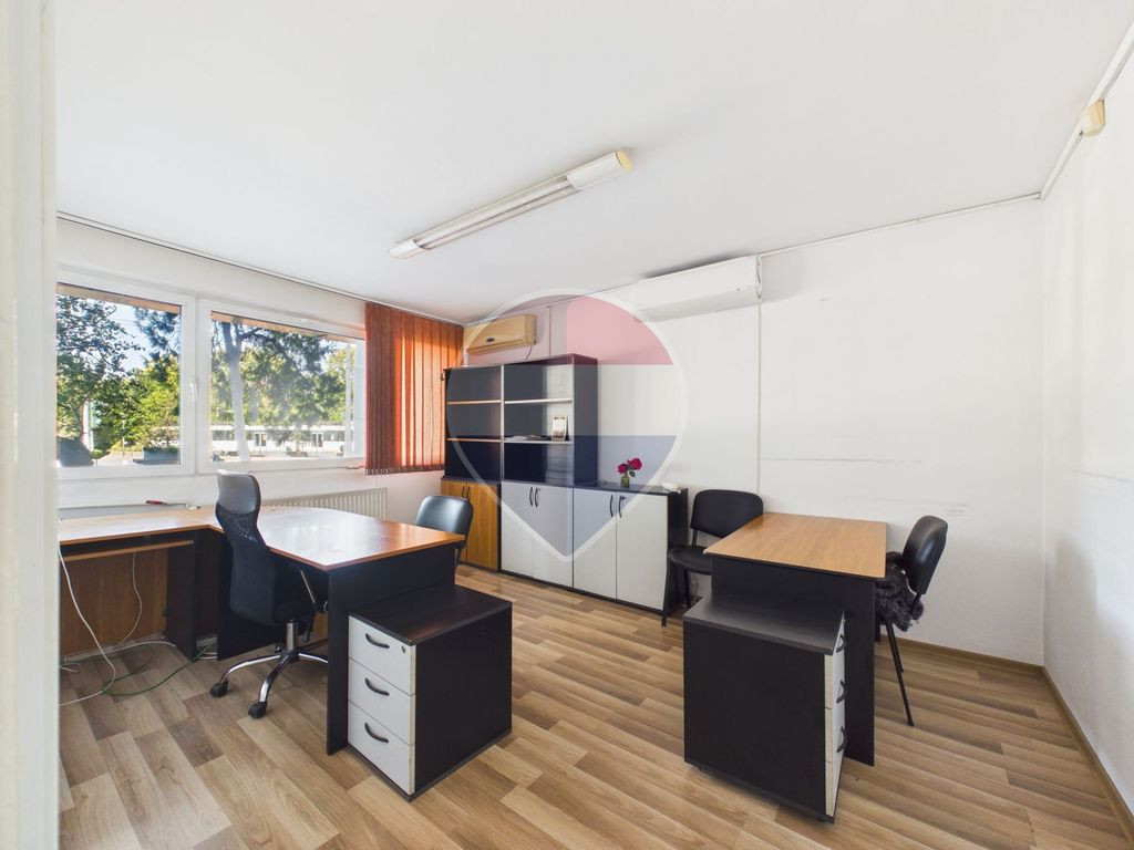 Apartament cu 2 camere, fost spatiu comercial, Metrou Ero...
