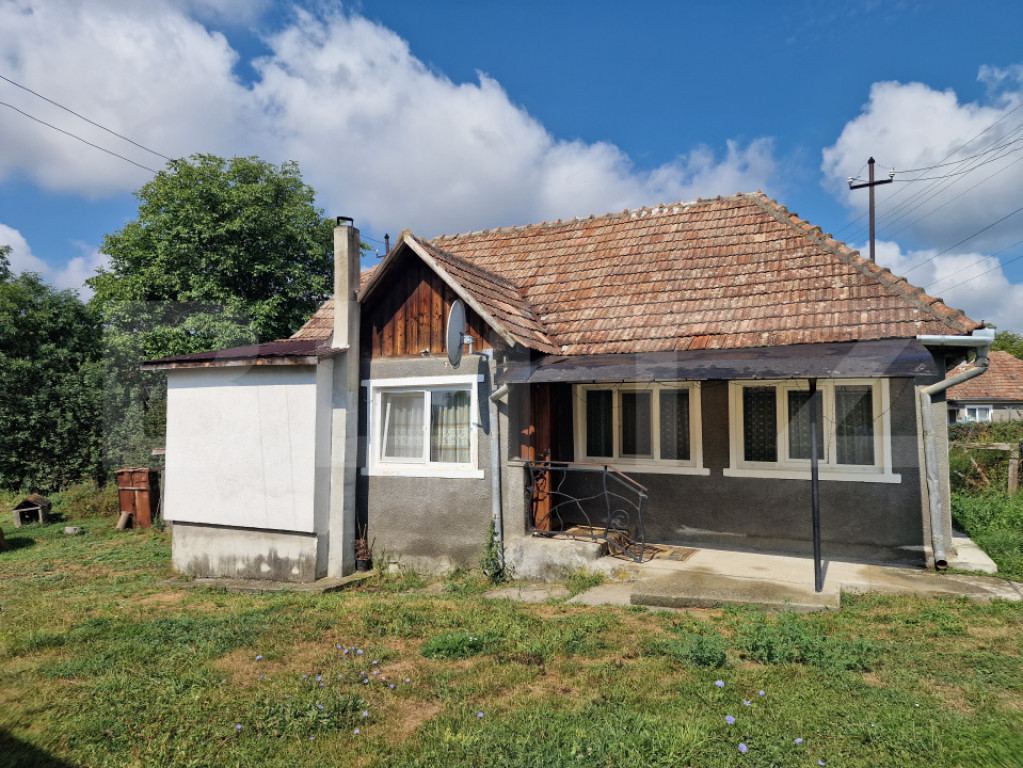Casa individuala renovabila, teren 2300 mp, comuna Alunis