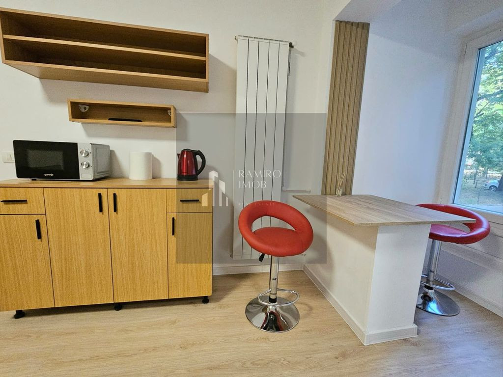2 camere decomandat, modern| Parcare | 5 min metrou Apăr...