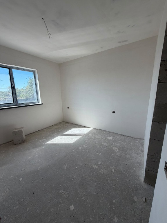 DE VÂNZARE CASA AGIGEA CARTIER NOU