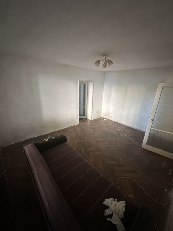 Apartament 3 camere parcul Tractoru parter 95000 Euro