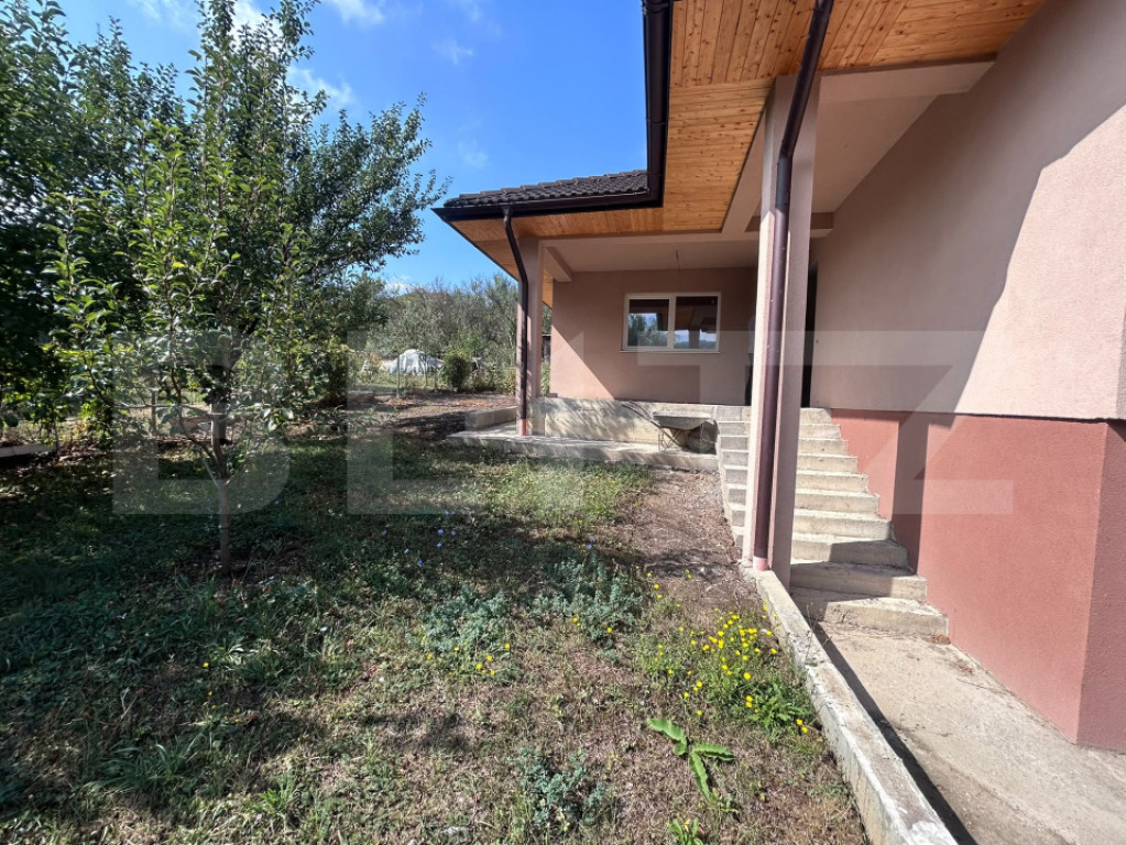 Casă individuală, 112 mp, teren 782 mp, front stradal 20 m