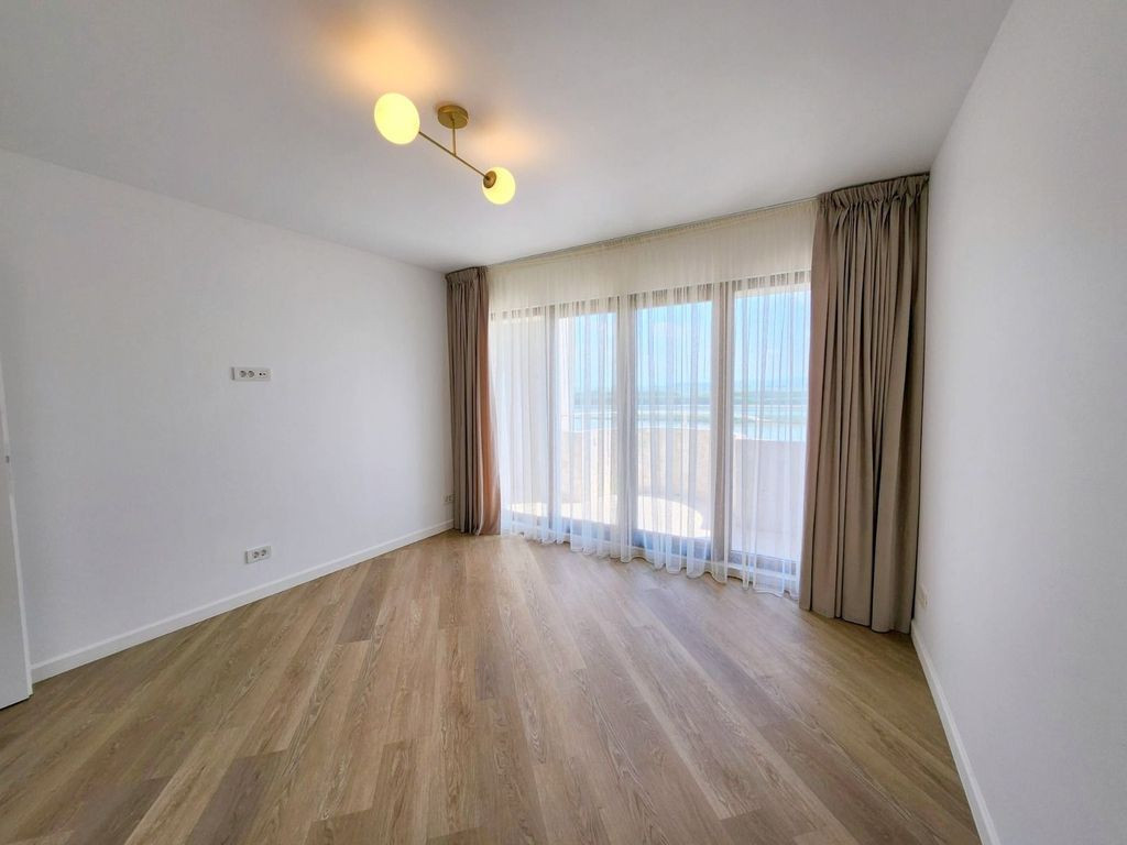 De vanzare apart. 3 camere Faleza , vedere Dunare, 78 mp,...