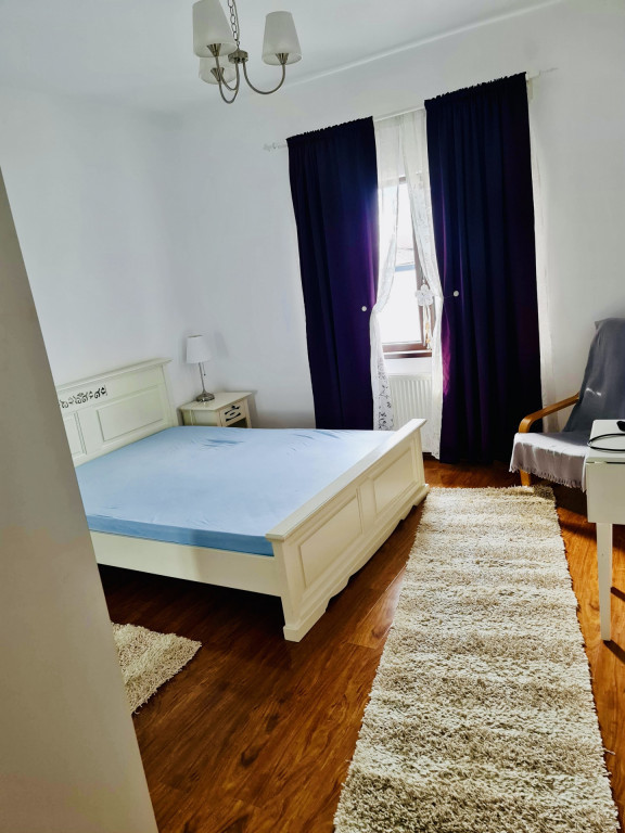 Apartament 2 camere loc de parcare, zona liniștită aproape