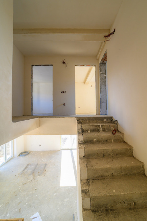 Casa familiala la rosu in suprafat utila de 199 mp si 400 mp