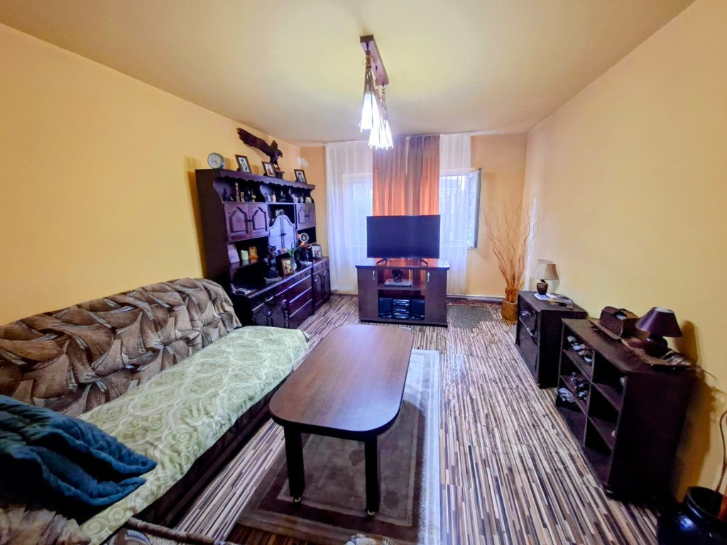Doua camere semidecomandate etaj 2, zona Dacia