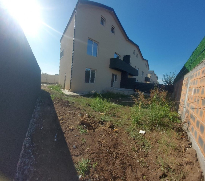 Triplex-P+1E+M, 5 camere, 150 mp teren liber-ultimele unitati