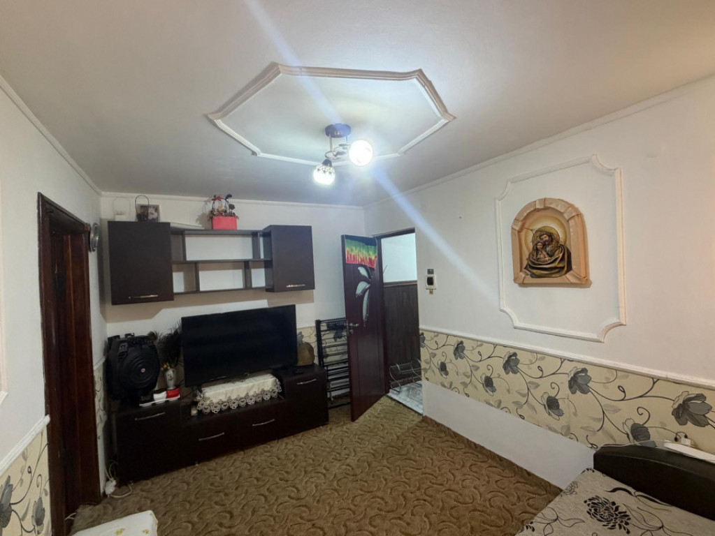 Apartament 3 camere, 39 mp, zona Piata Valea Rosie