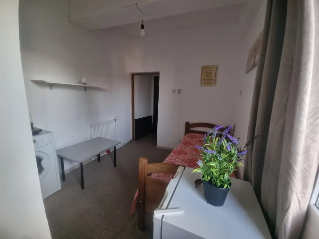 Închiriez apartament cu doua camere Auchan Titan/ Ozana