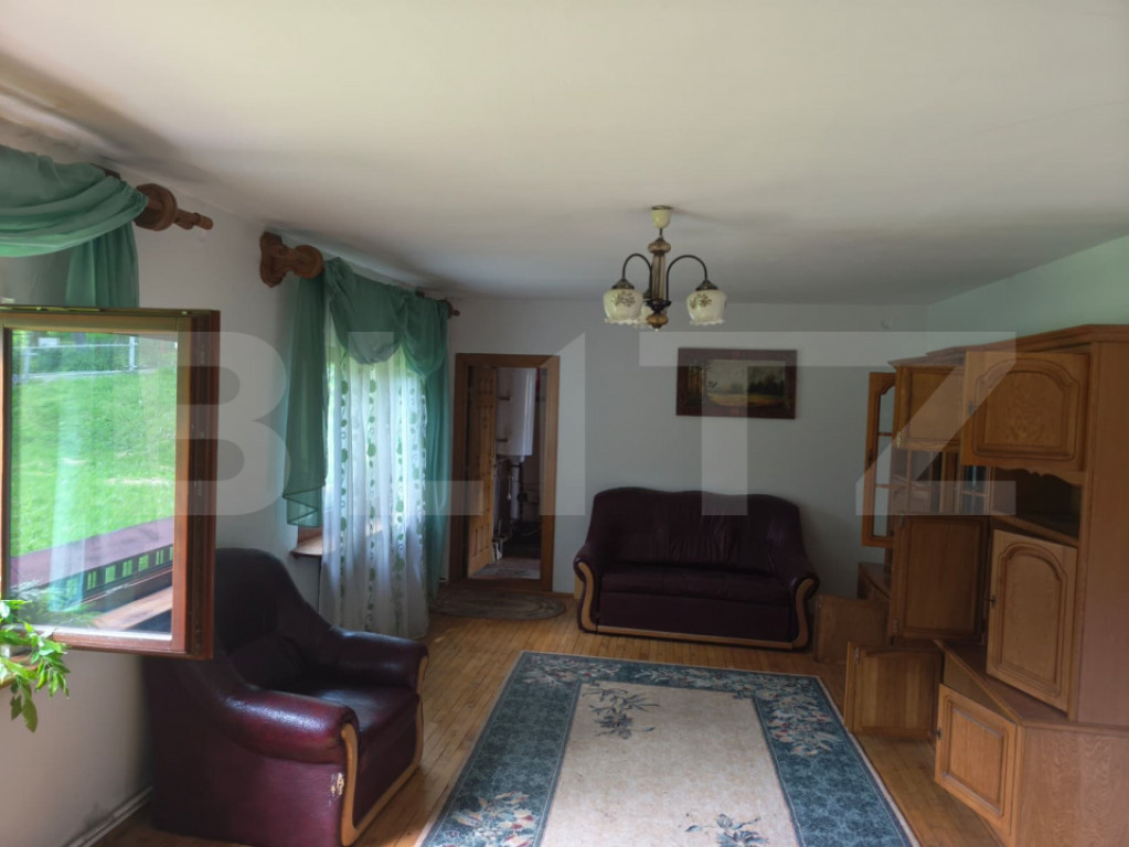 Casa P+1, 242.59 mp si teren de 1.756 mp, zona Campulung Mol