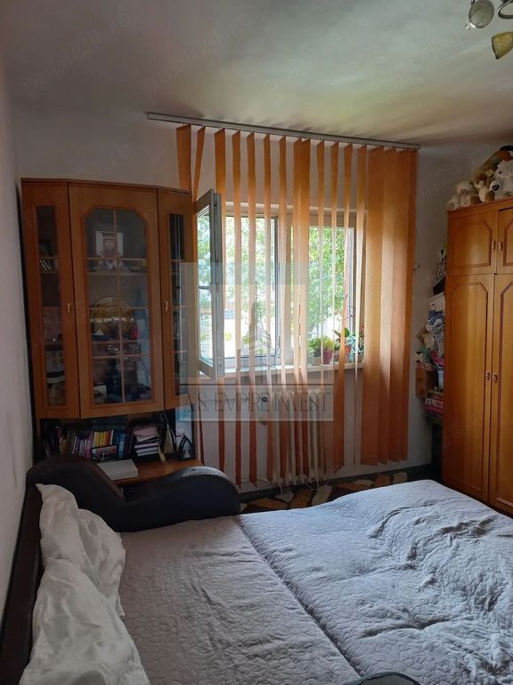 Garsoniera, decomandata, Tractorul, zona case Coresi