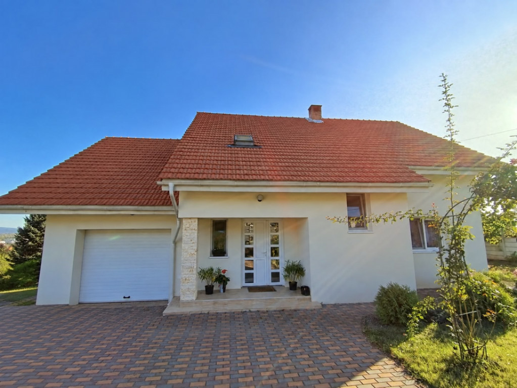 Casa individuala, 180 mp, zona Sasar