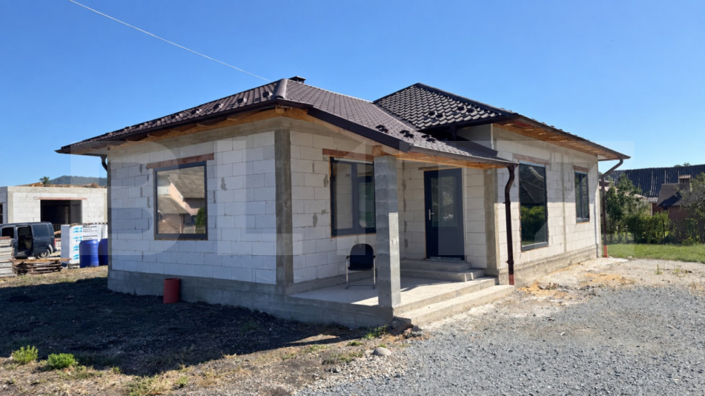 Casa de vanzare, 111 mp, 800 mp de teren, zona Chintelnic
