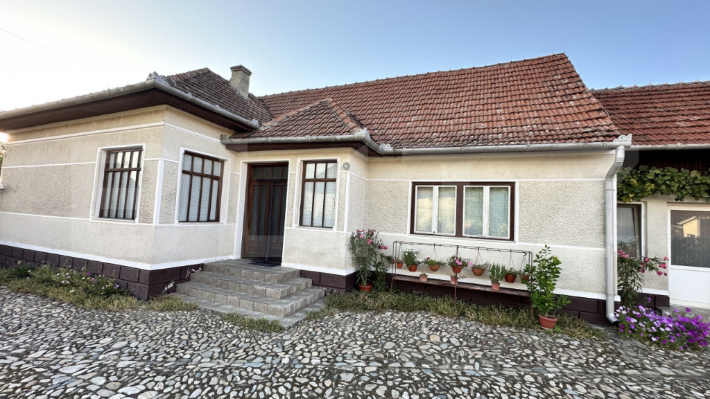 Casa în stare foarte bună situată în Beriu cu suprafața