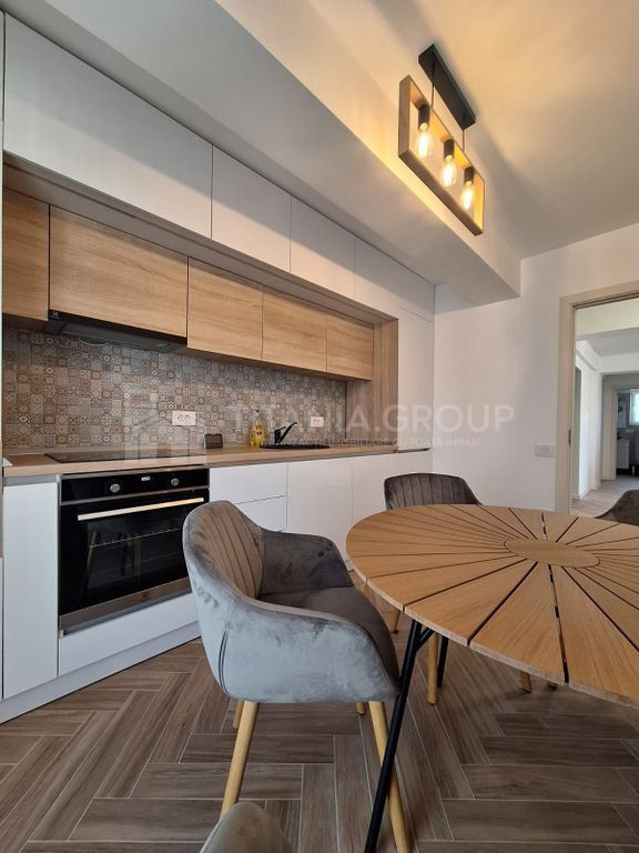Apartament 3 camere,2 bai+parcare, lux Rasnov