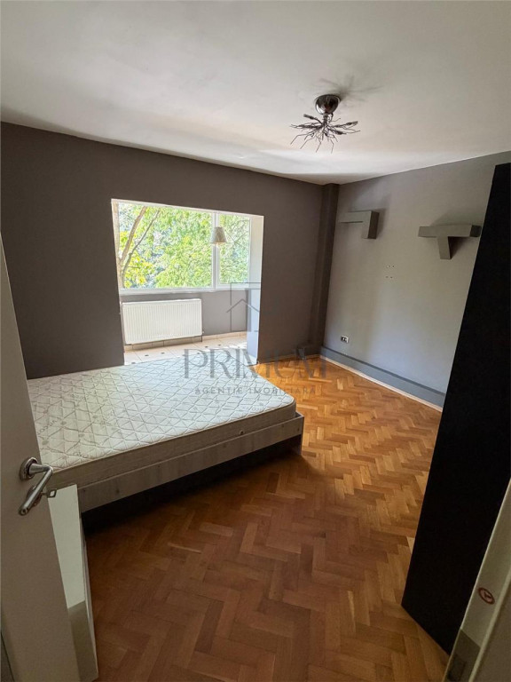 Apartament 3 camere, centrala proprie, zona Girocului