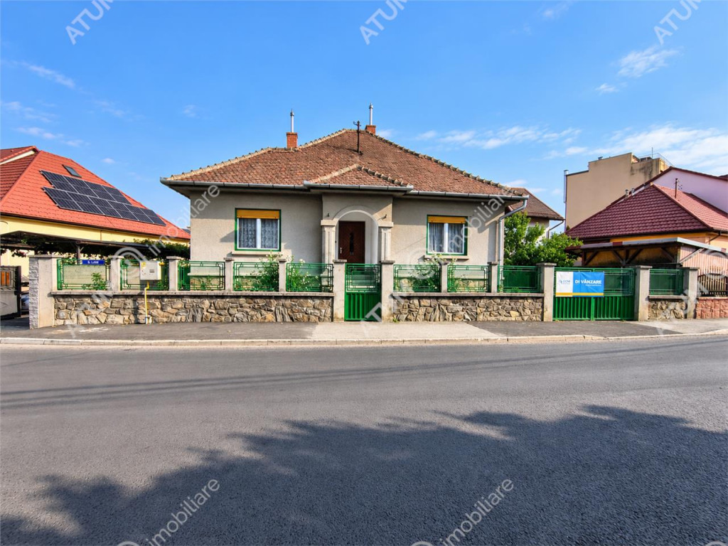 De casa cu 3 camere pivnita garaj si 508 mp teren in Sibiu