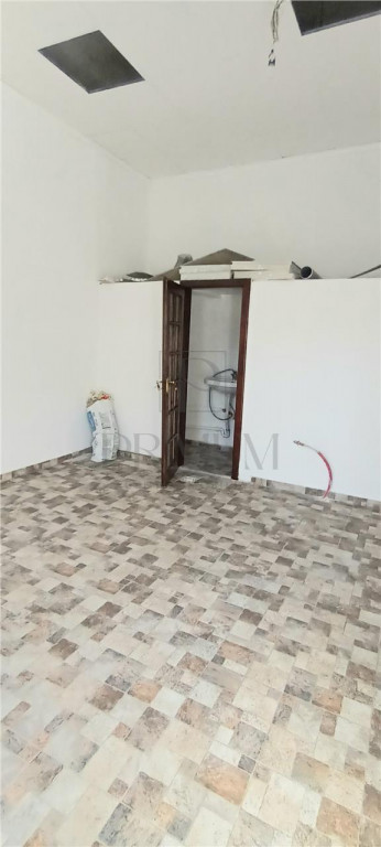 Spatiu comercial renovat cu vitrina - Piata Traian