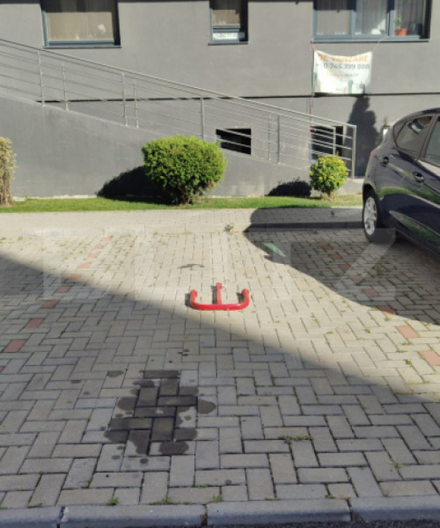 De vanzare loc de parcare, zona Maurer Resindence Tractorul