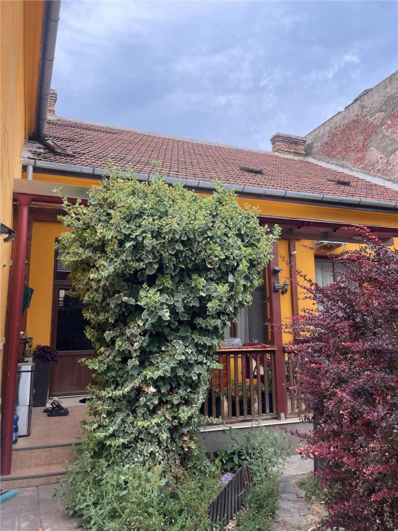PIATA TRAIAN - RENOVAT - 3 CAMERE - CURTE COMUNA - CENTRALA