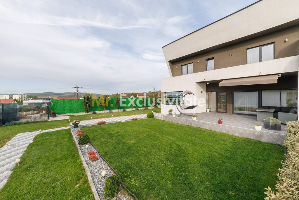 Casa exclusivistă 5 camere cu vedere panoramică Mioveni...