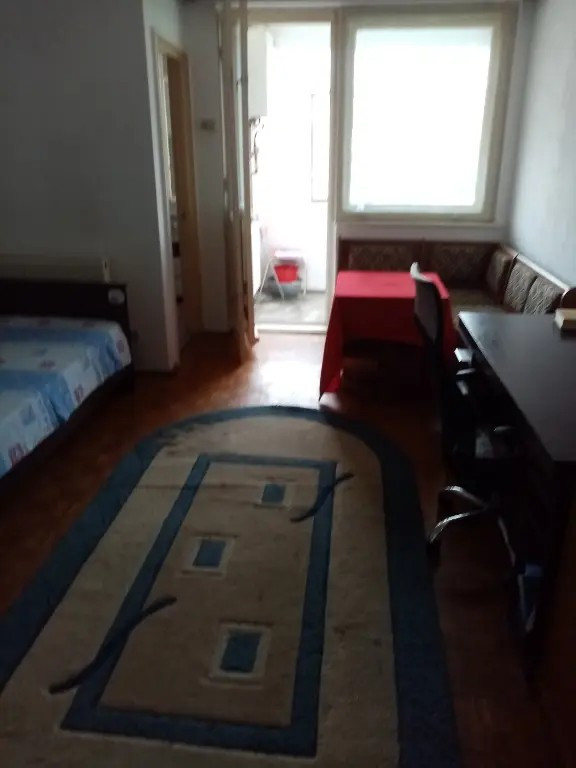 Particular inchiriez garsoniera in Brasov str. Soarelui