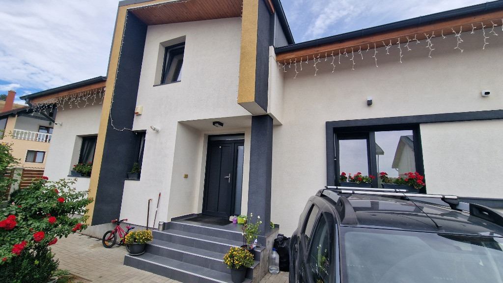 Casă zona Sânpetru