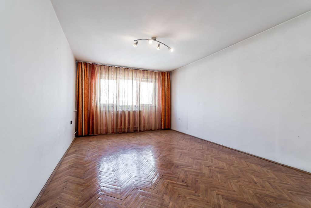 Apartament spatios cu 2 camere decomandat la etajul 3 Com...