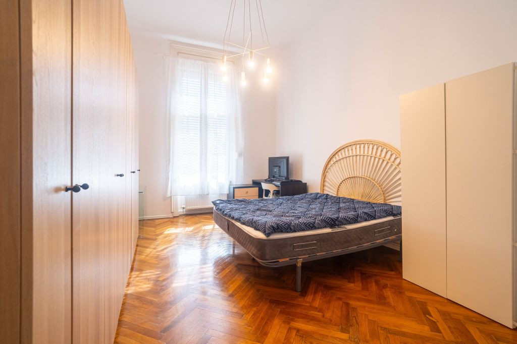 Închiriere apartament ultracentral cu parcare privată |...