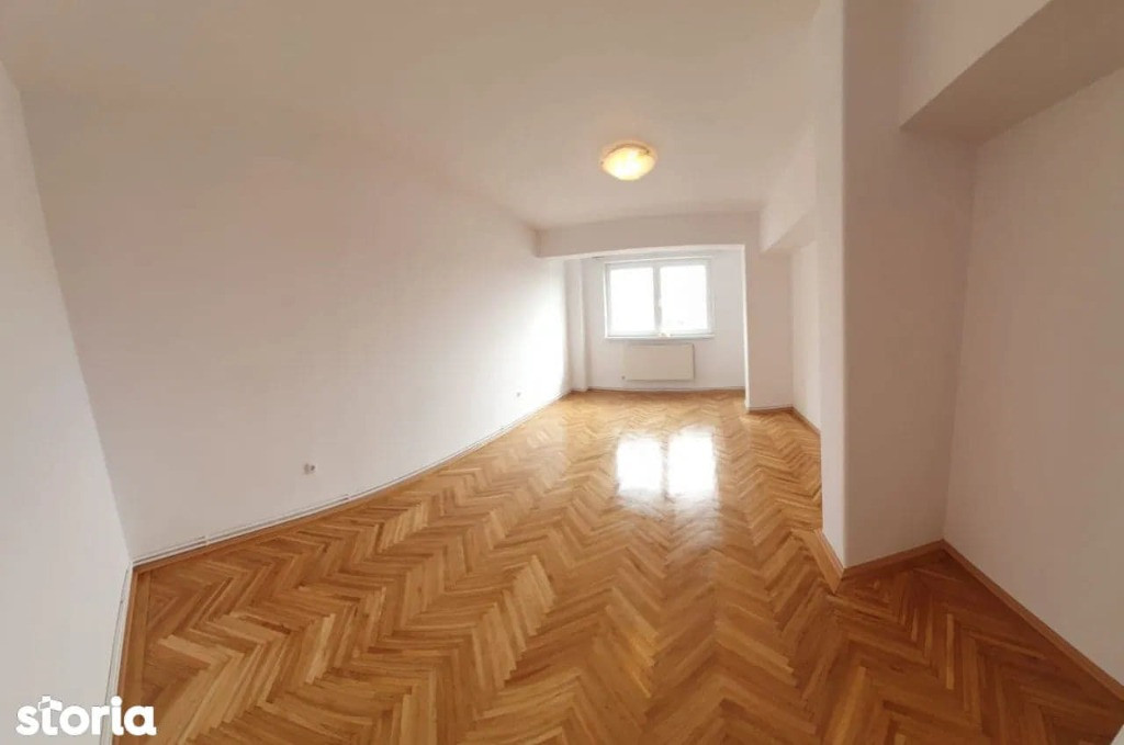 Vand apartament superb Ultracentral cu 4 camere,2 bai,spatios luminos