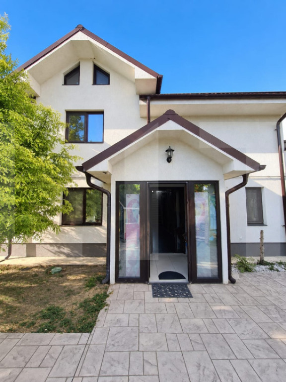 Vânzare urgentă! Proprietate comercială 342 mp + teren 65