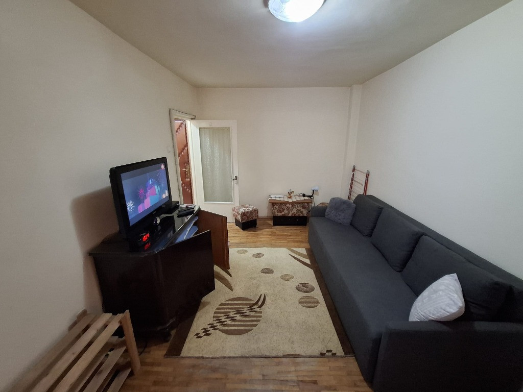 Garsonieră utilată în zona Dragoș Vodă, deasupra mag. „La doi pași”