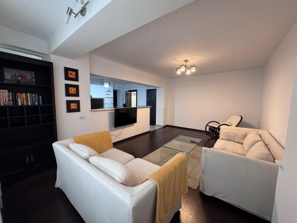 Apartament 3 camere centru Zăvoi