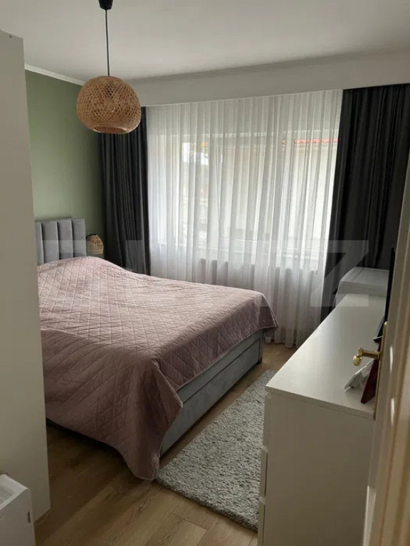 Apartament de vanzare cu 3 camere, 65 mp, garaj, zona Bradet