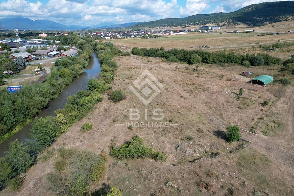 Oportunitate excelentă de investiție! Teren 12.600 mp. ...