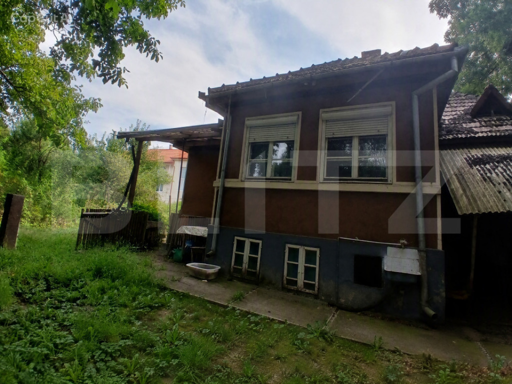 Casa cu trei camere, 73 mp, zona Reghin