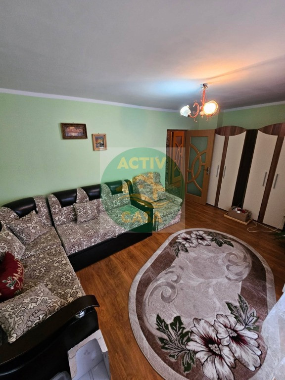 Apartament 3 camere, etaj intermediar