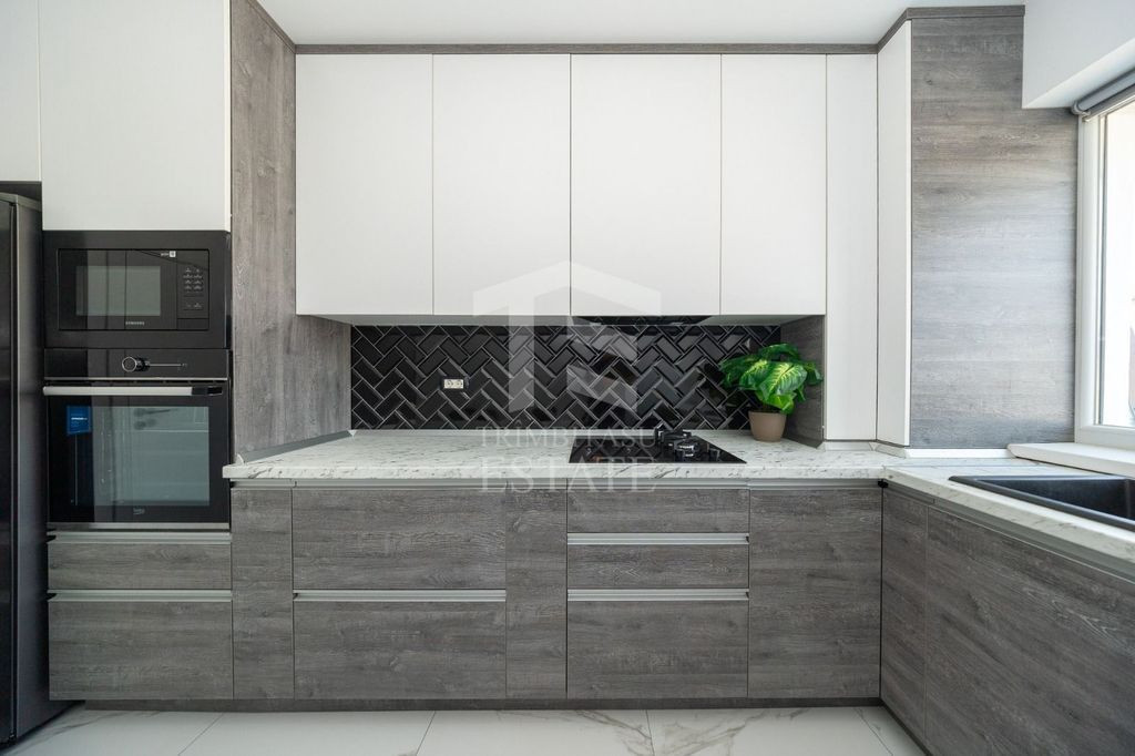 Subcetate|Coresi-Apartament 2 camere 60 mp+loc de parcare