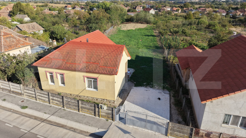 Casa de inchiriat, 2 camere, 99 mp, teren 1325 mp, zona Unir