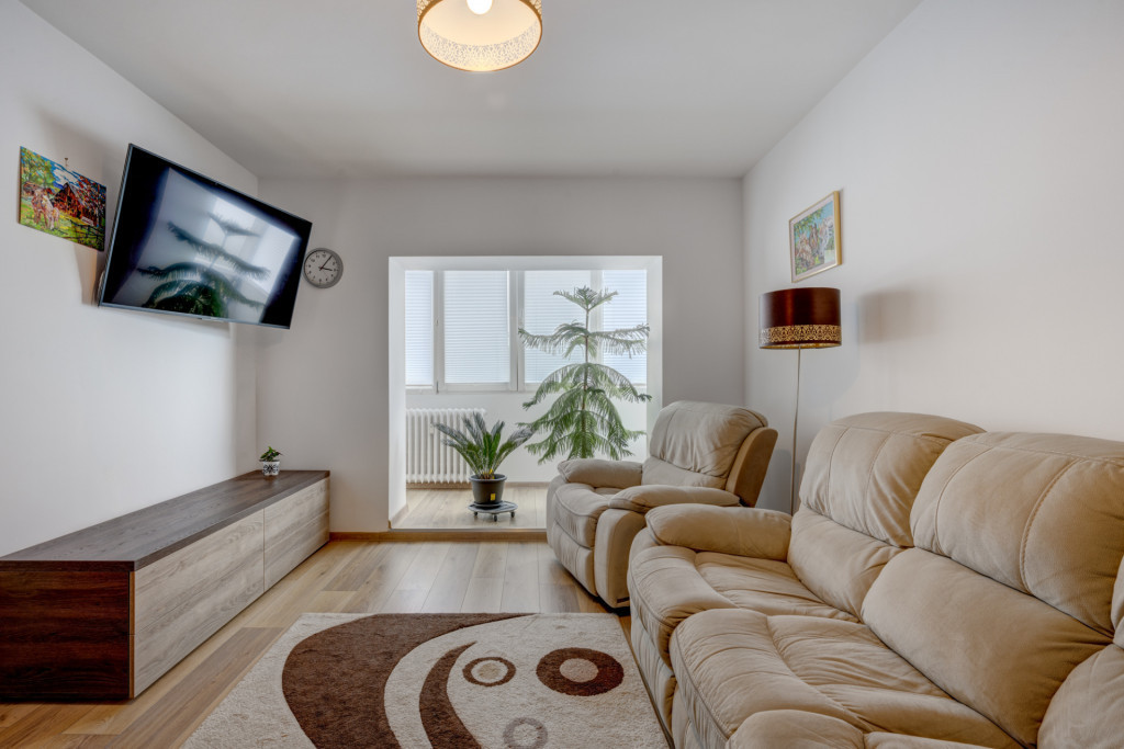 In Cartierul Evreiesc, casa 3 camere pivnita si mansarda ope