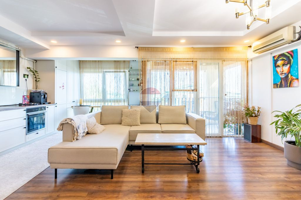 Apartament în Cosmopolis Renovat Modern