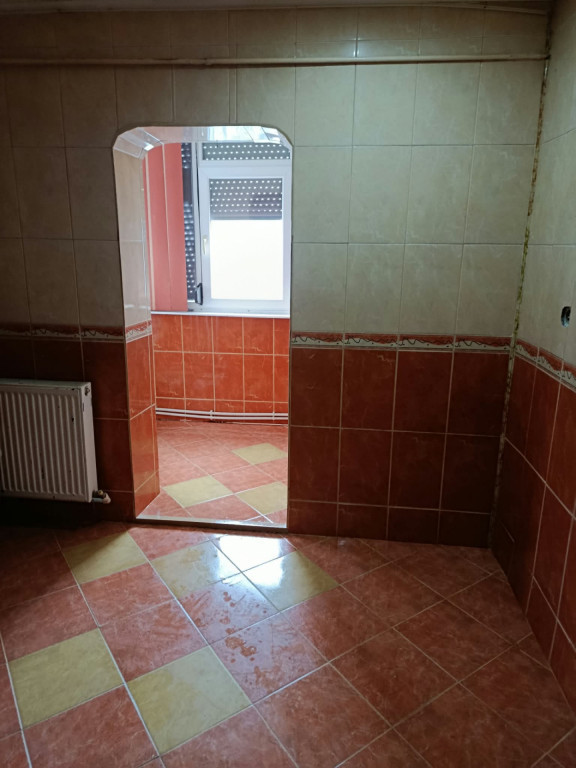 Apartament 3 camere, zona Buzaului, suprafata 66mp.