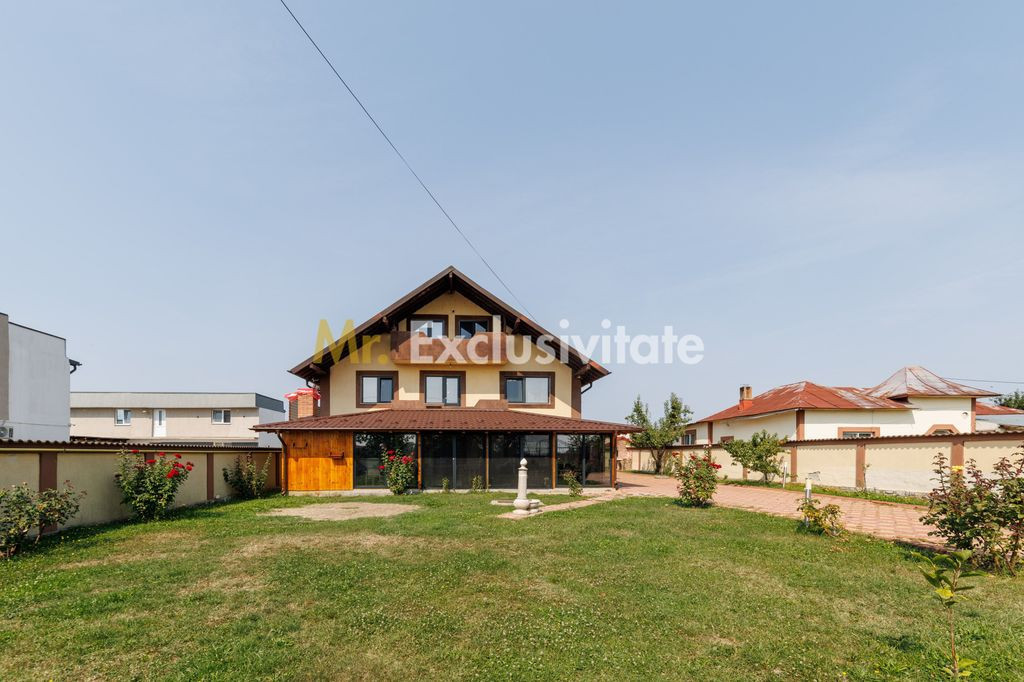 Proprietate cu 2 case si curte in Oarja, AG
