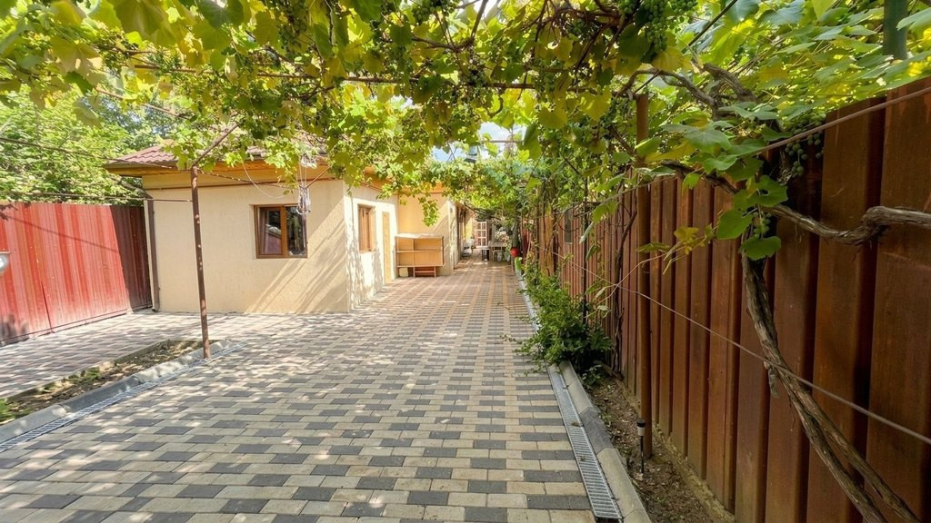 Casa 3 camere | 2 min Metrou Laminorului | Teren 241 mp | Re
